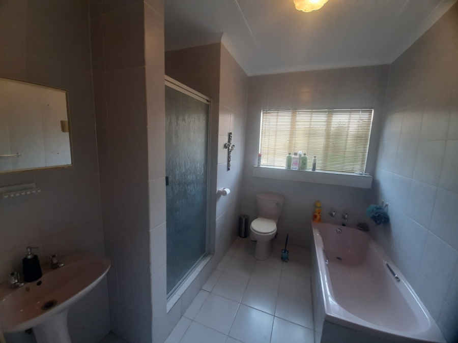 3 Bedroom Property for Sale in Bodorp North West